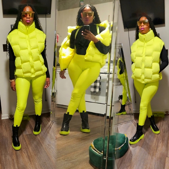 Meet your Posher, Janique 3/14 Pisces ♓️ 💕 Girl br🦄💕 Run the world 🦄🦄🦄 - Picture 14 of 17